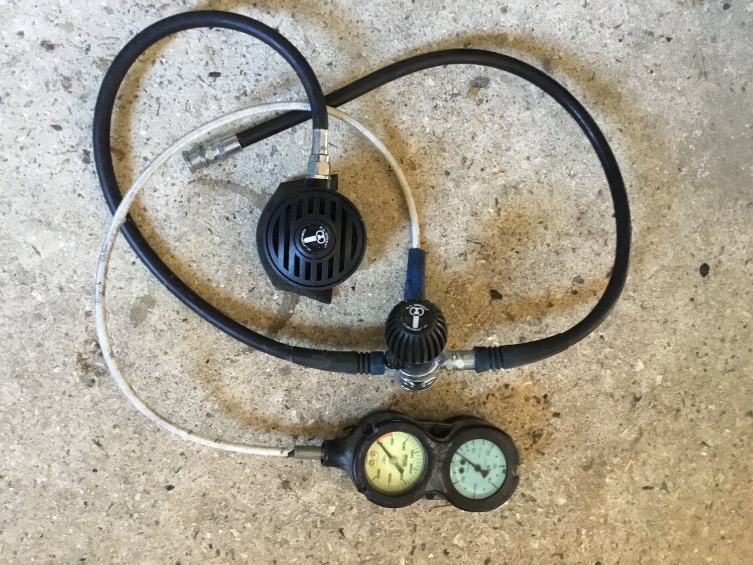 US Divers Conshelf 21 demand valve/ depth/ pressure gauge. 