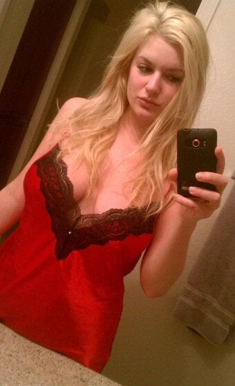 Hot erotic girl available 