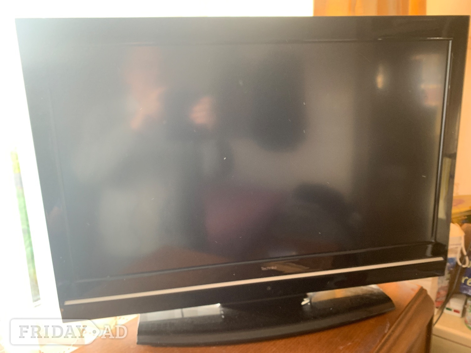  Technica TV 32" Screen