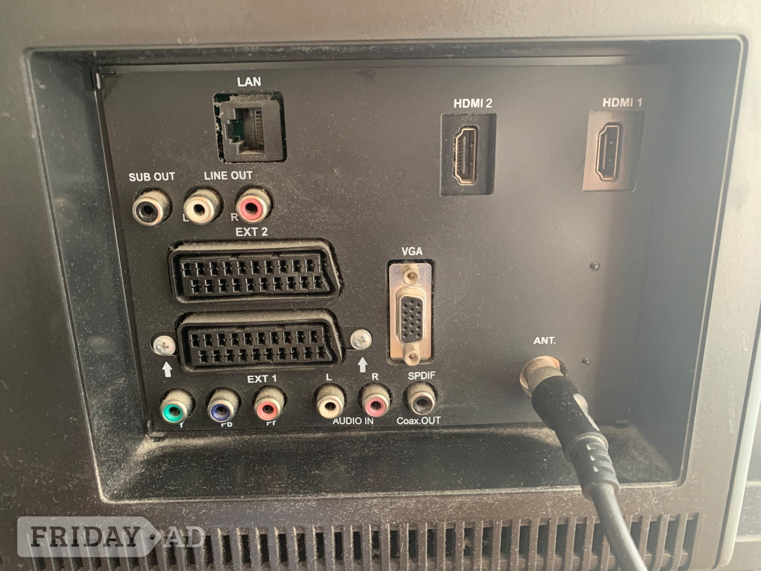 Reigate  Technica TV 32" Screen
