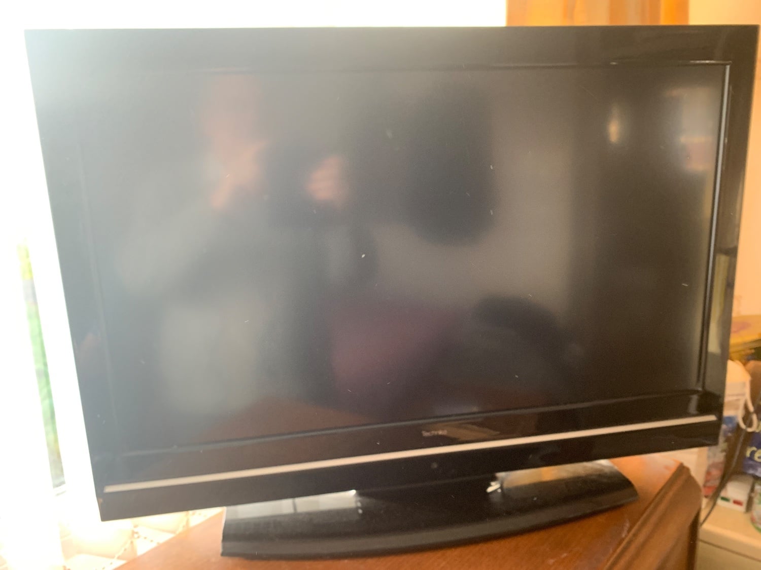  Technica TV 32" Screen