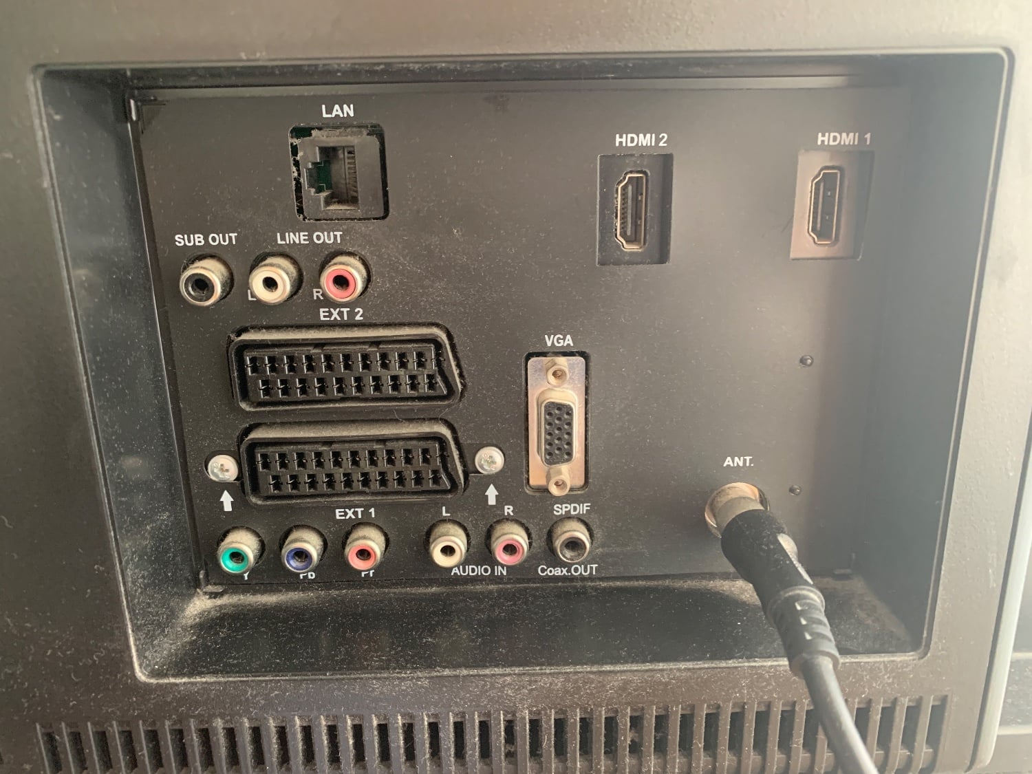 Reigate  Technica TV 32" Screen