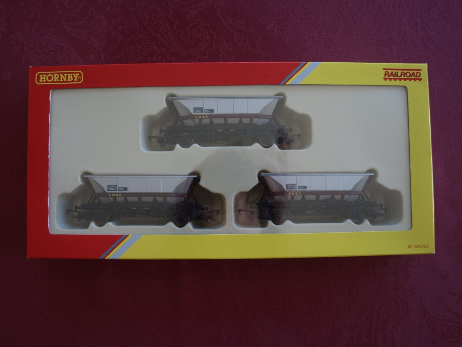 HORNBY EWS MGR HOPPER WAGONS TOTAL A RACK OF 8.