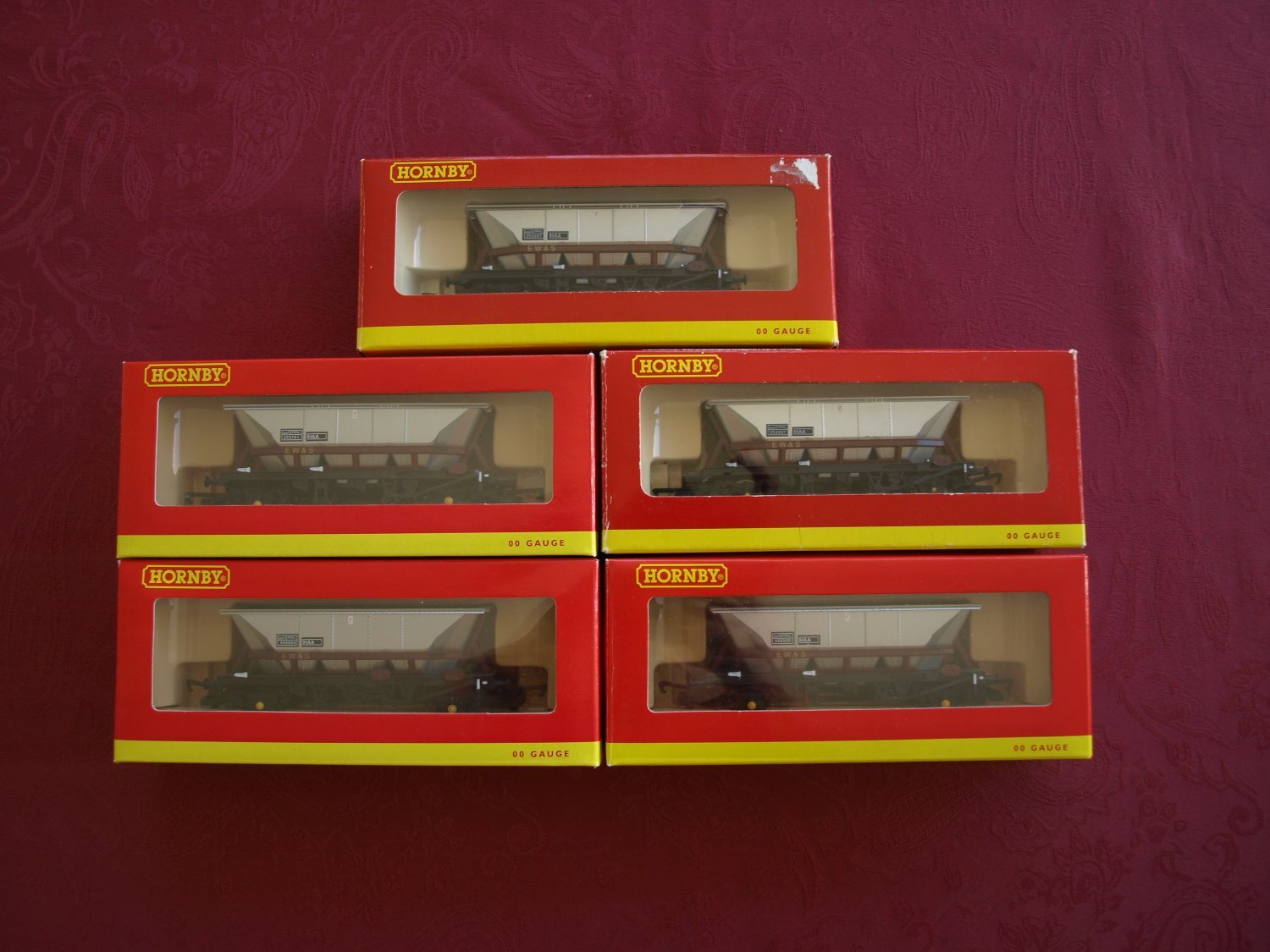 Worthing HORNBY EWS MGR HOPPER WAGONS TOTAL A RACK OF 8.