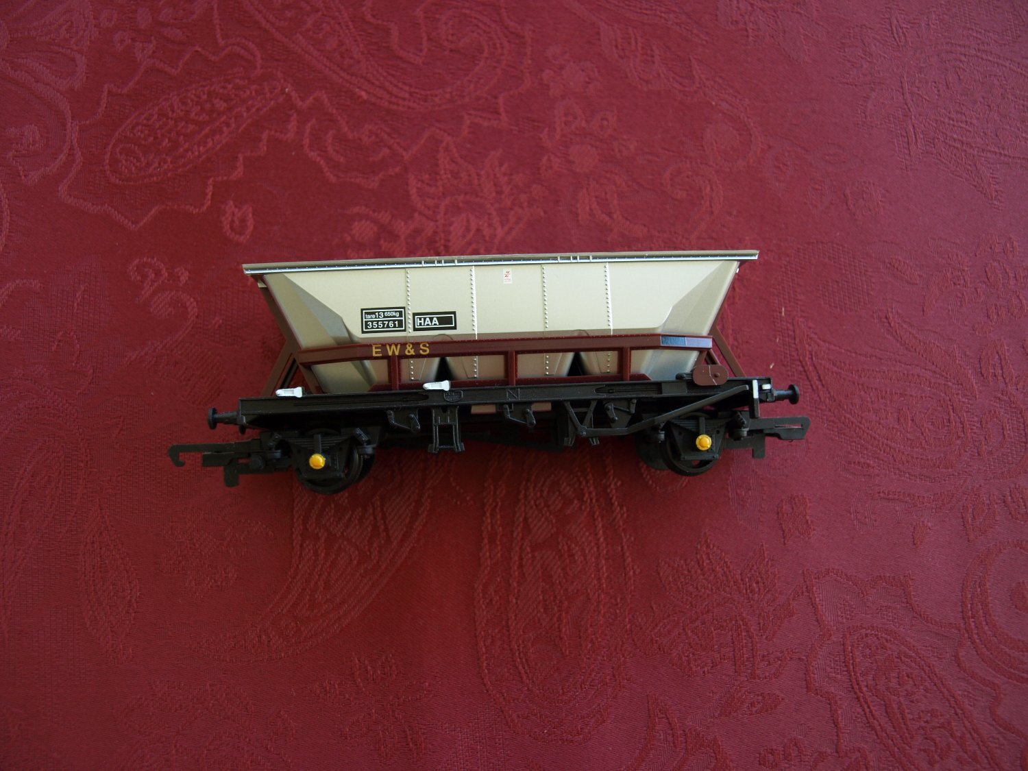 HORNBY EWS MGR HOPPER WAGONS TOTAL A RACK OF 8. - Hobbies & Leisure in Worthing