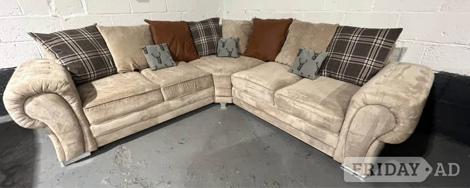 Laura Ashley Elegant Design Comfy Corner Sofa 5 Seater ¬ FHD in Birmingham