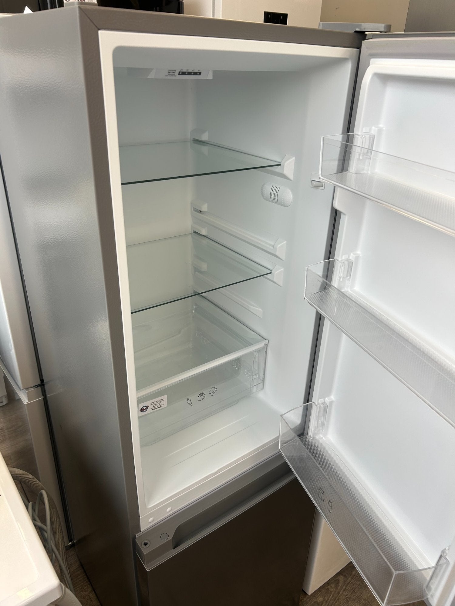 LOGIK 60/40 FRIDGE FREEZER