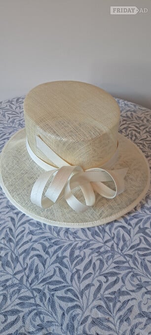 LADIES’ PALE CREAM FORMAL OCCASION HAT 