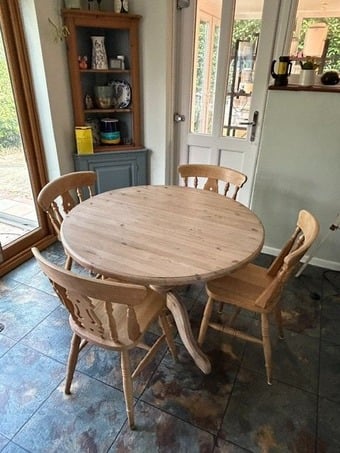 Pine circular table + 4 chairs