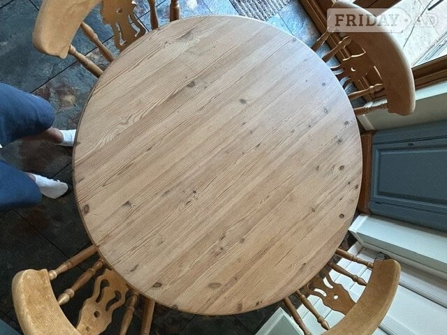 Pine circular table + 4 chairs