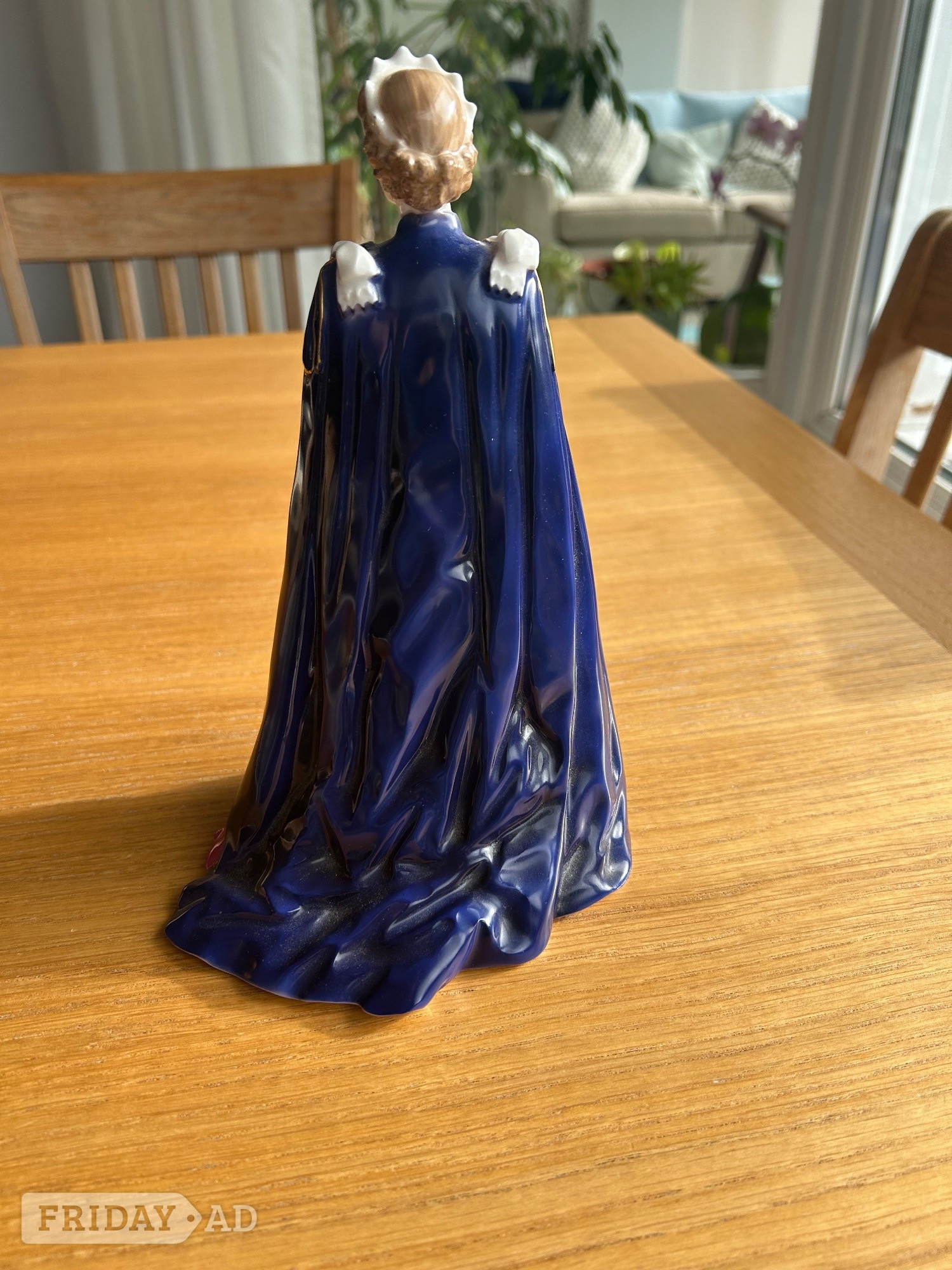Hastings Queen Elizabeth 2 royal Worcester bone china figurine