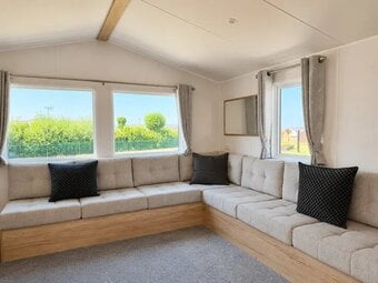Your Dream Seaside Escape Awaits: 2024 Willerby Midhurst