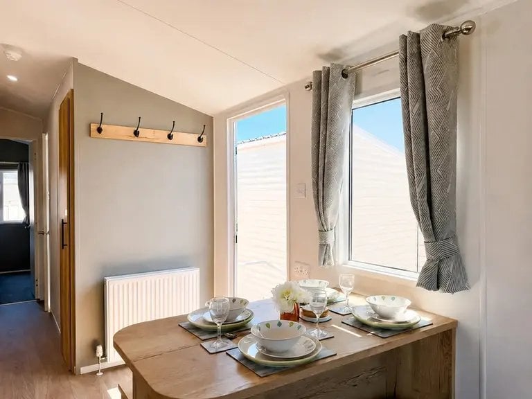 Your Dream Seaside Escape Awaits: 2024 Willerby Midhurst - Holiday Homes in Whitstable
