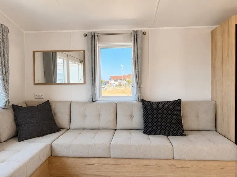 Your Dream Seaside Escape Awaits: 2024 Willerby Midhurst