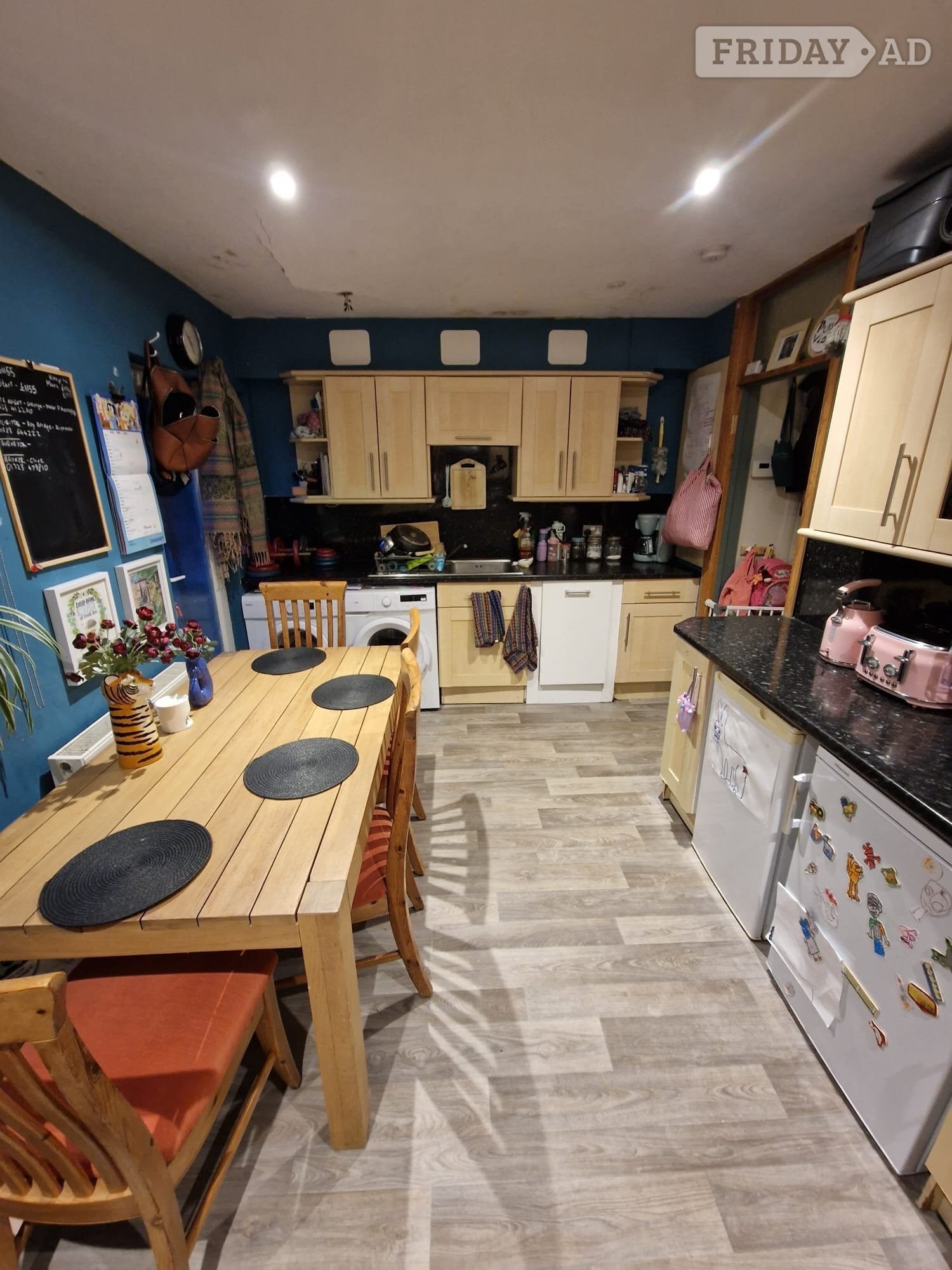 Eastbourne 2 Bed house with courtyard garden & on street parking in town