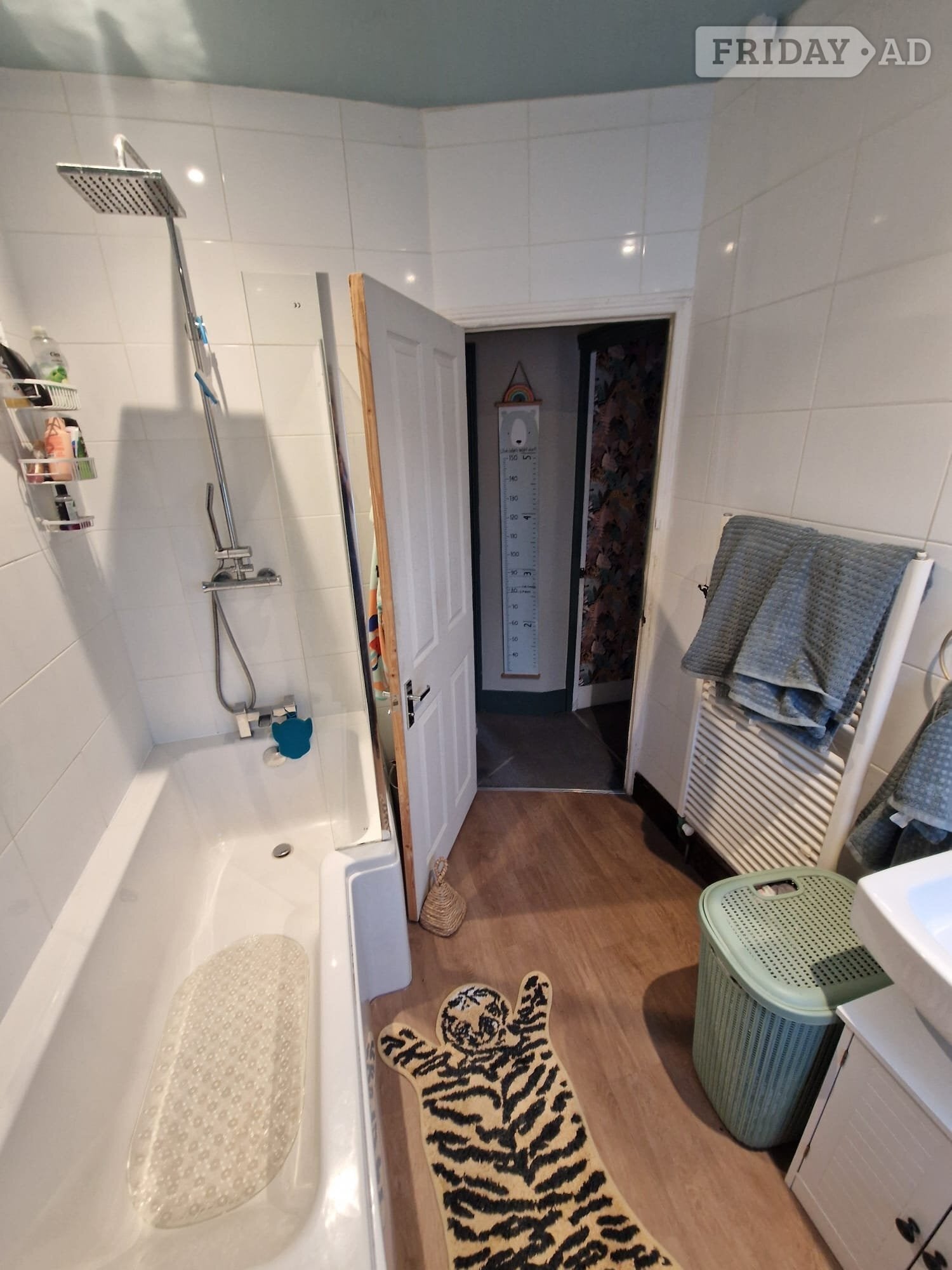 2 Bed house with courtyard garden & on street parking in town - Houses & Bungalows