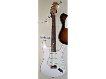 FENDER STRAT Player.  MiM Immaculate Arctic White, Service-cleaned & setup Quality New Strings used