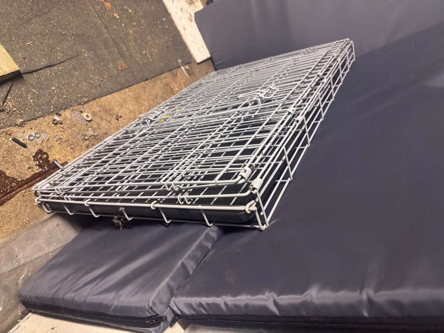 Large Dog Cage - Hobbies & Leisure in Haywards Heath