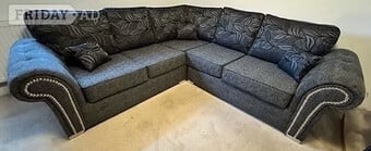 2 CORNER 2 OAKLAND SOFA IN DUNDEE BLACK WITH FLOWER