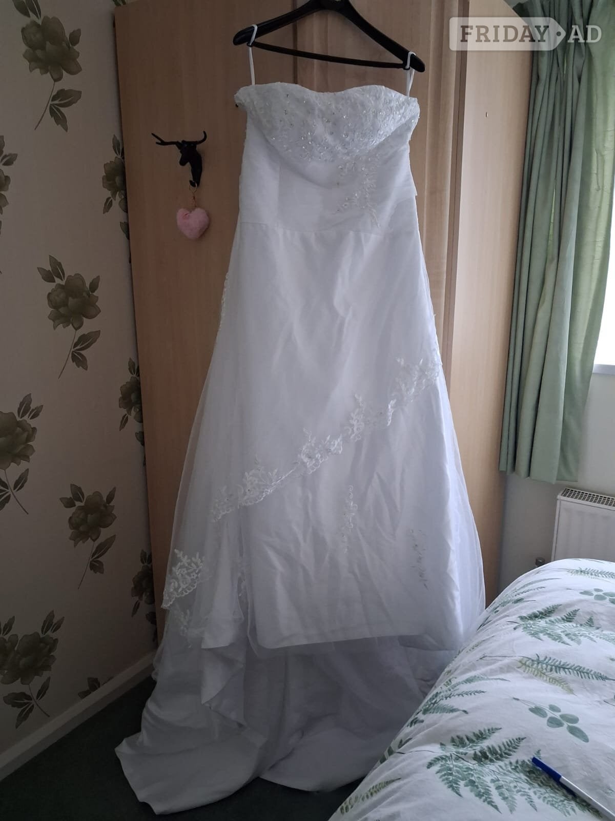 Beautiful wedding dress size 12 to 16 in Bedford
