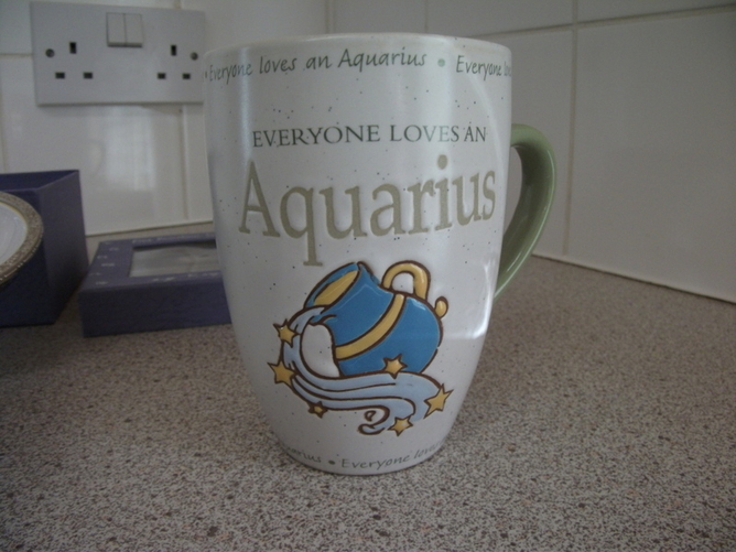 Aquarius Trinket Box and Mug – New - Antiques & Collectables
