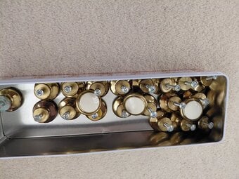 18 Cupboard door knobs