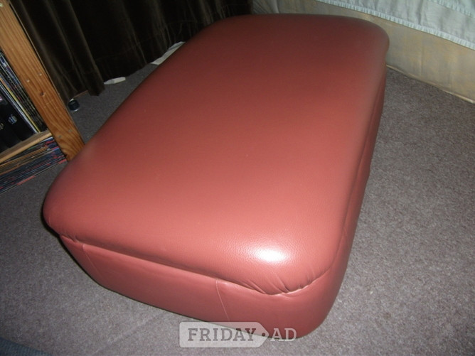 Footstool - hardly used - Furniture