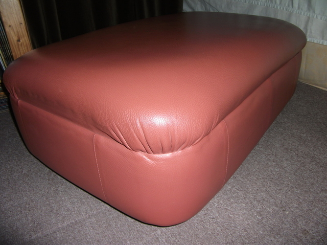 Footstool - hardly used - Furniture in Glasgow