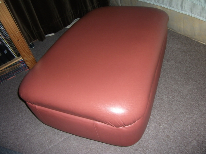 Footstool - hardly used - Furniture