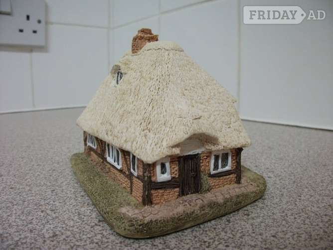 Lilliput Lane Honeysuckle Cottage - 1984 version (L0250)     - Antiques & Collectables