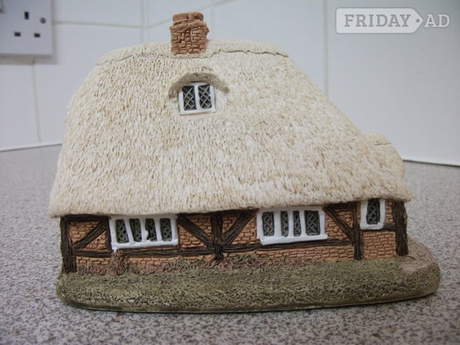 Lilliput Lane Honeysuckle Cottage - 1984 version (L0250)     - Antiques & Collectables in Glasgow