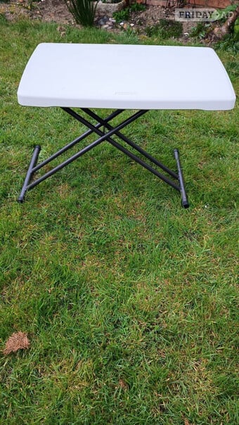 Small pop up table