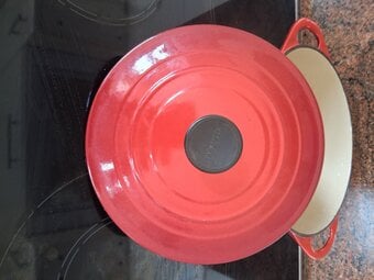 LE CREUSET ROUND CASSEROLE DISH
