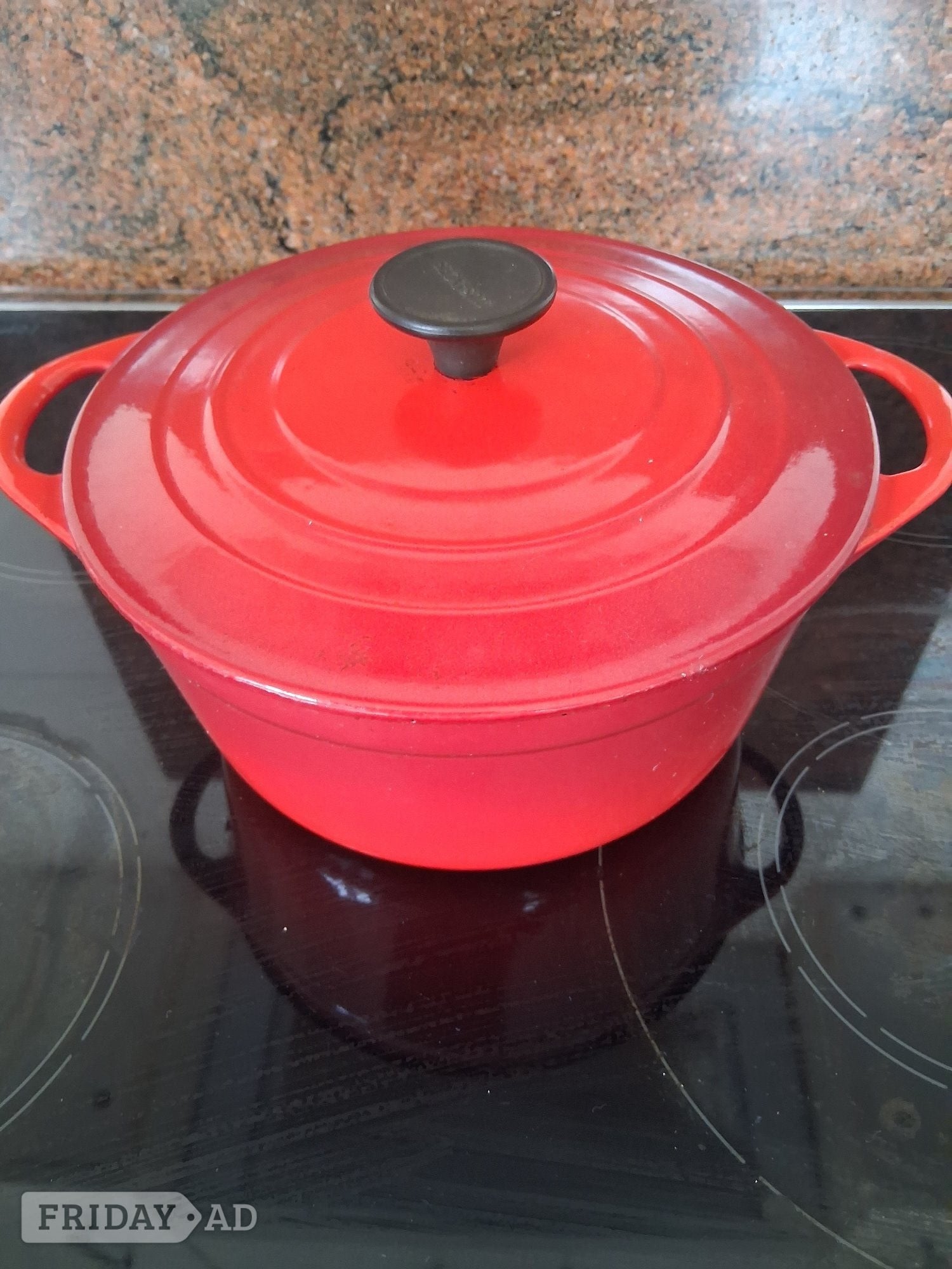 LE CREUSET ROUND CASSEROLE DISH