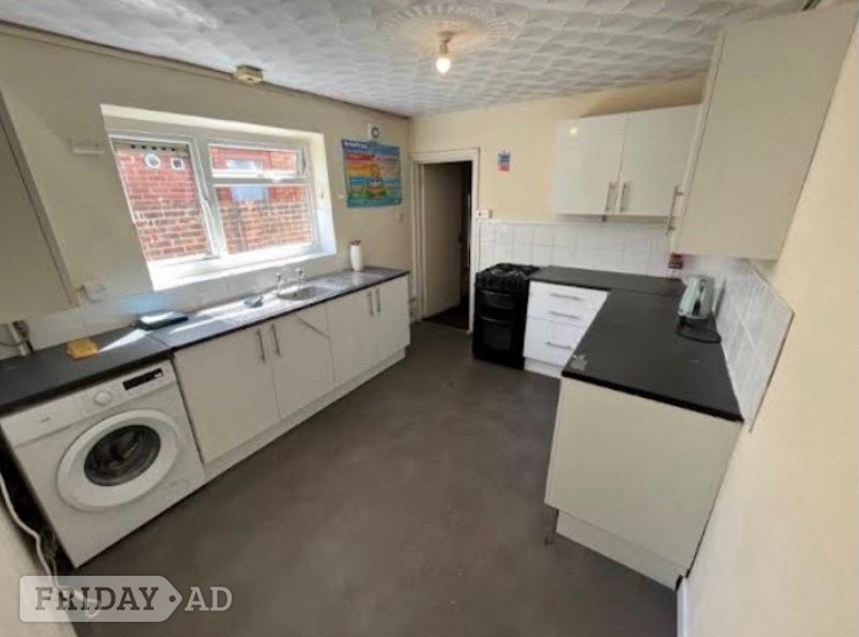 5 bedroom house for SUPPORTED LIVING/ family let - Houses & Bungalows
