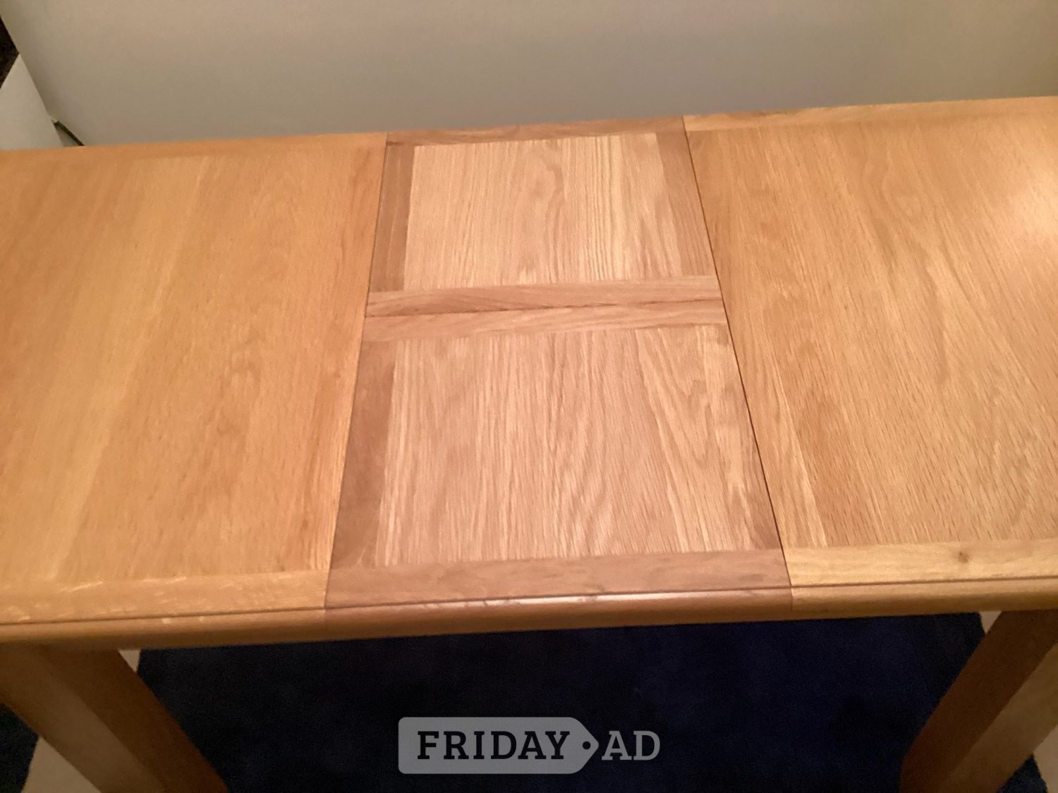 Hurstley Oak extending table. 120cm x 75cm Extends to 160 cms.VGC