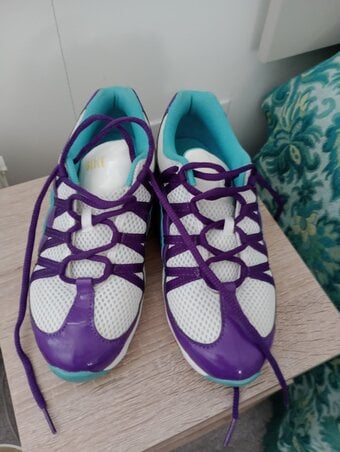 Bloch trainers size 6
