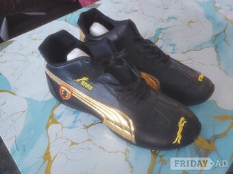 SPORTS TRAINERS Size UK9.5/10
