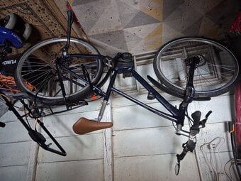 Electric Bike 26in wheel 2 years old payed £1,799