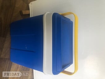 Small cooler box