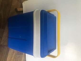 Small cooler box