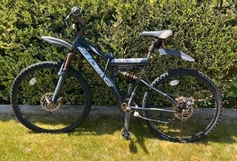 A few years old, but was “abandoned”, definitely restorable, free to collect, not rideable, should push, that's why it’s free!