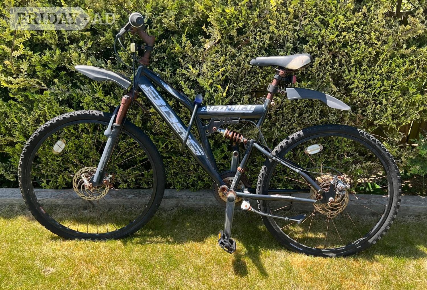 A few years old, but was “abandoned”, definitely restorable, free to collect, not rideable, should push, that's why it’s free! in Hove