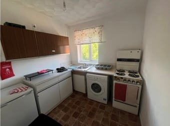 3 bedroom flat for SUPPORTED LIVING / family let