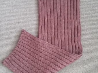 Pink knitted scarf length approx. 66 inches great condition