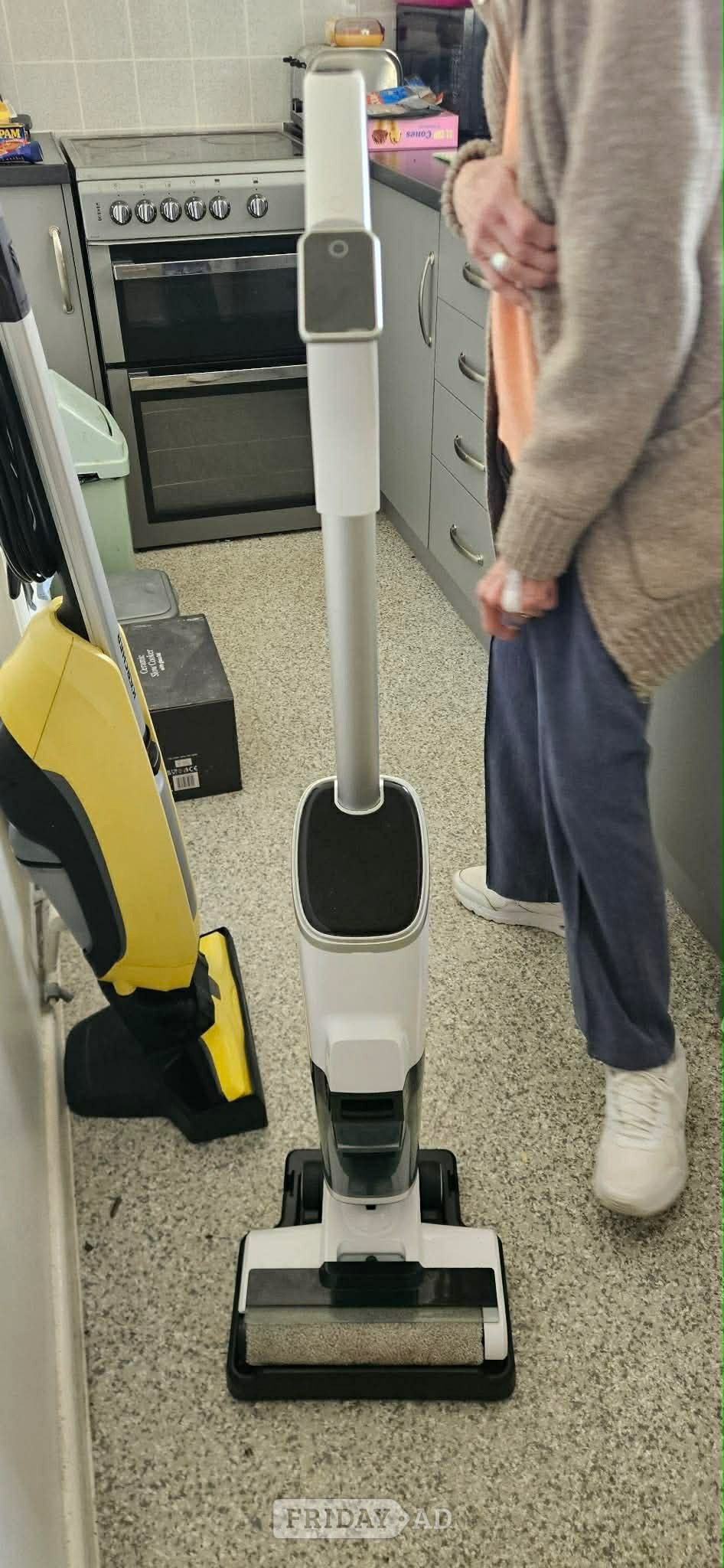 Hard floor cleaner 