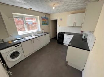 3 bedroom flat for company let or family let