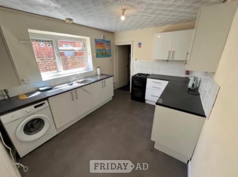 3 bedroom flat for company let or family let in Southampton