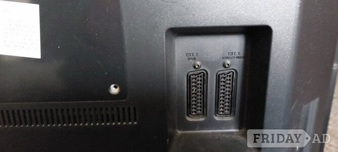 Philips 26inch TV & Remote £5 marks on the screen. BN44 3LP
