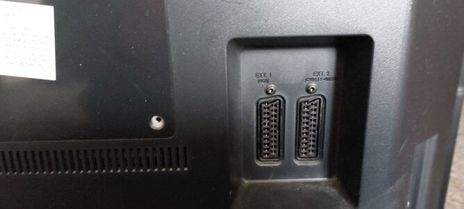 Philips 26inch TV & Remote £5 marks on the screen. BN44 3LP
